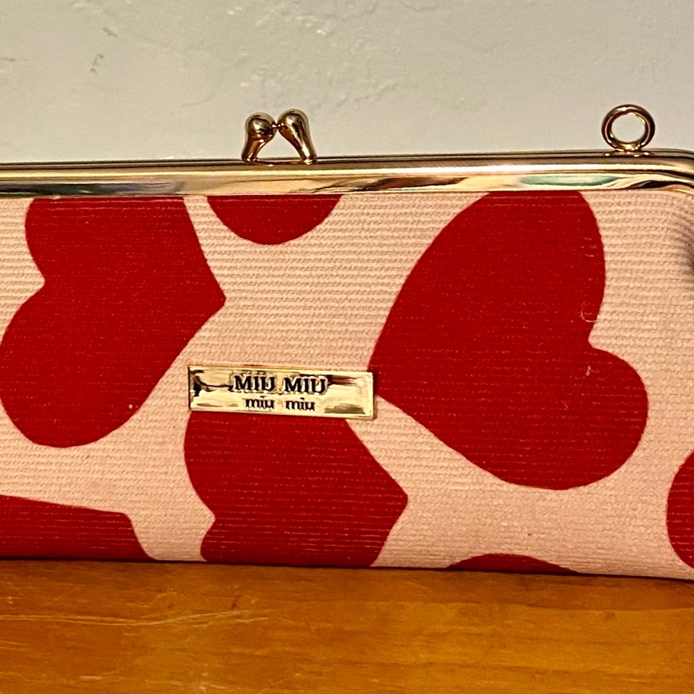 Miu Miu Red Heart CrossBody Gold Chain New in Box-Novelty Item - Picture 2 of 4